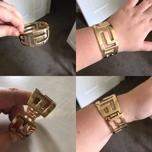 Gold bangle bracelet